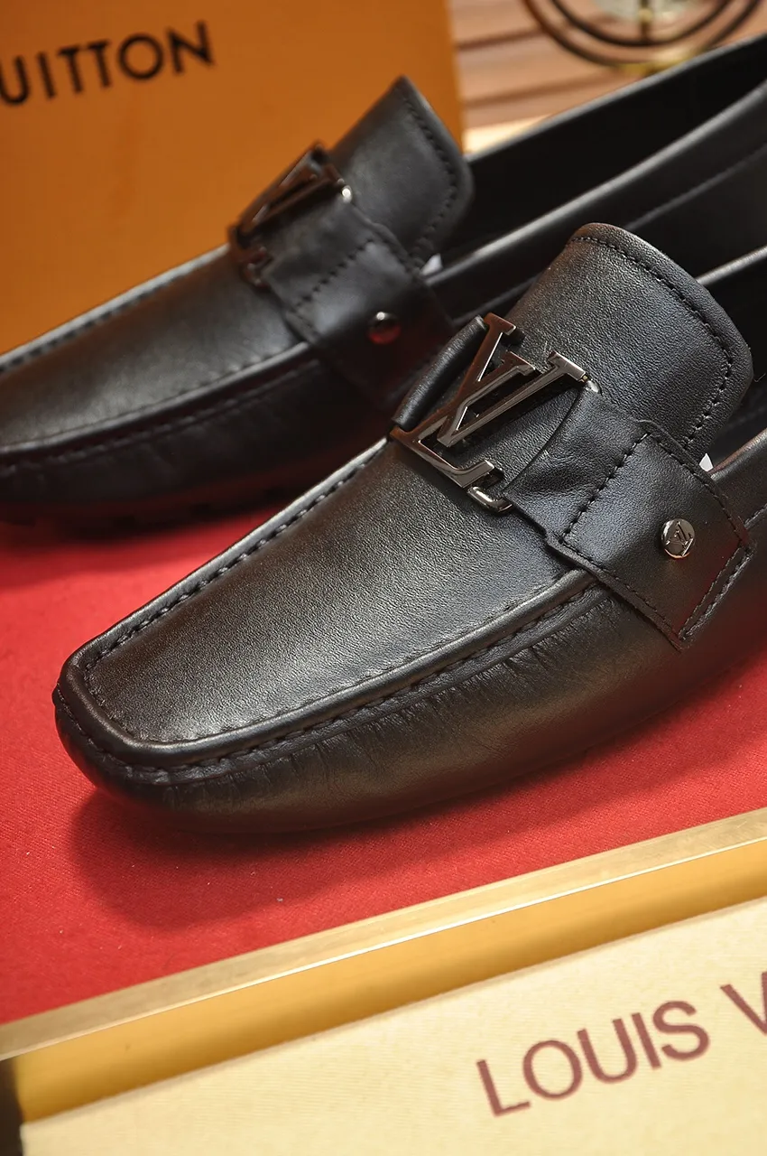 Men's men's shoes 💰420💶 [LV Doudou shoes] (water-dyed cowhide lining) new model is on the market, available on the official website. The new Doudou shoes are processed into single-color materials, and the uppers are made of imported cowhide material. The body of the shoe is fully hemmed with mark thread, and is lined with imported original cowhide leather. The elegant shoe shape is super suitable for all-matching, and the size is 38-44.